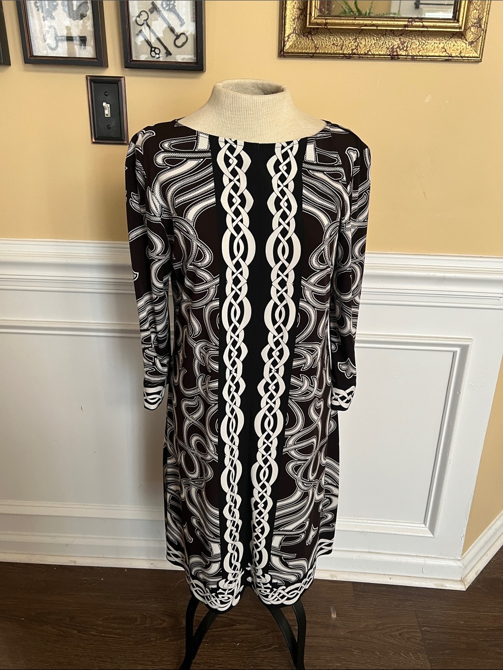 Black & White Patterned Long Sleeve Shift Dress
